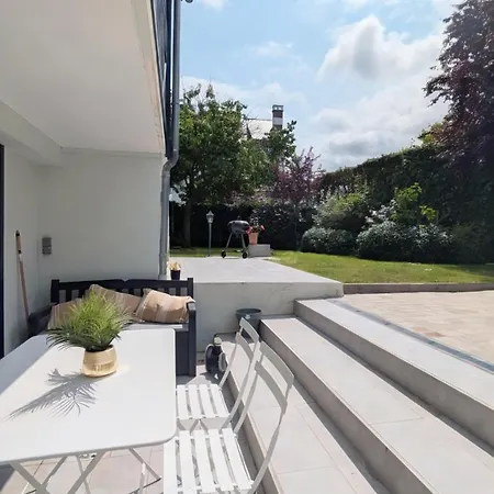 Des Jardins, Maison Familiale 14 Personnes Proche Holiday home