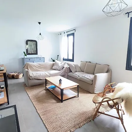 Des Jardins, Maison Familiale 14 Personnes Proche Holiday home *