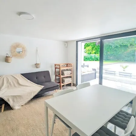 Des Jardins, Maison Familiale 14 Personnes Proche Holiday home