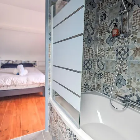 Des Jardins, Maison Familiale 14 Personnes Proche Holiday home *