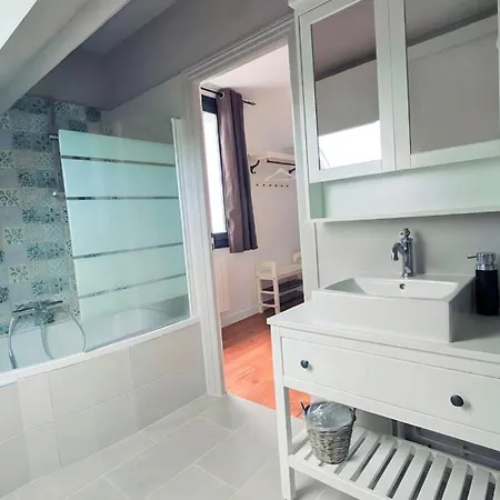 Des Jardins, Maison Familiale 14 Personnes Proche Holiday home