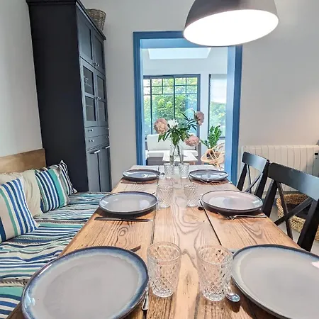 Des Jardins, Maison Familiale 14 Personnes Proche Holiday home *