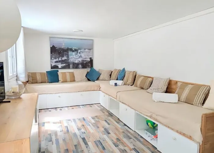 Semesterbostad Des Jardins, Maison Familiale 14 Personnes Proche